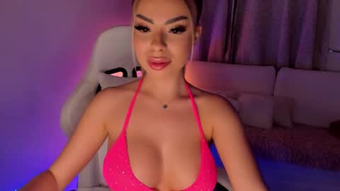Snapshot of seravonndee chatting on October 8, 9:19 pm Ana online show from October 8, 9:19 pm