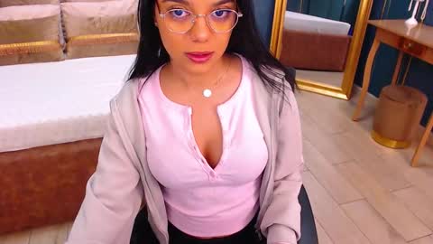 Snapshot of serena_mendez chatting on October 26, 6:20 am Serena online show from October 26, 6:20 am
