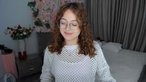 Snapshot of sereneflame chatting on September 23, 4:38 pm Ophelia online show from September 23, 4:38 pm