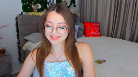 Snapshot of sereneflame chatting on December 16, 5:22 pm Ophelia online show from December 16, 5:22 pm