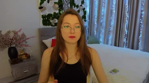 Snapshot of sereneflame chatting on January 14, 3:53 am Ophelia online show from January 14, 3:53 am