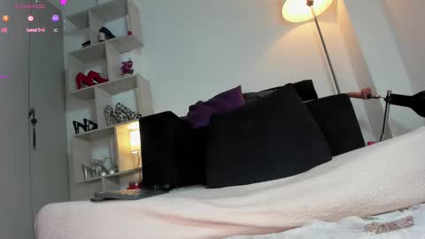 Snapshot of sexirose_19 chatting on October 8, 1:26 pm Rosa online show from October 8, 1:26 pm