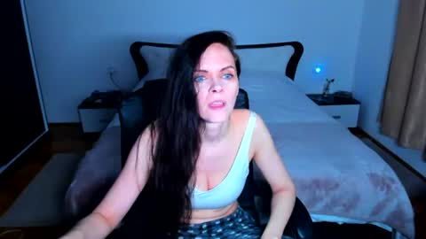 sexqueen1111 online show from June 26, 11:11 am