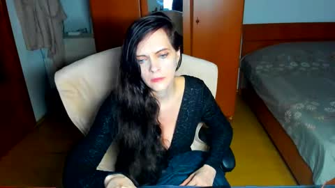 sexqueen1111 online show from June 3, 8:26 am