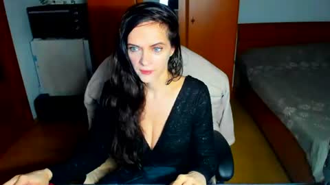 sexqueen1111 online show from June 13, 9:40 am