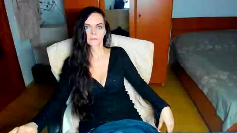 sexqueen1111 online show from June 10, 4:33 am