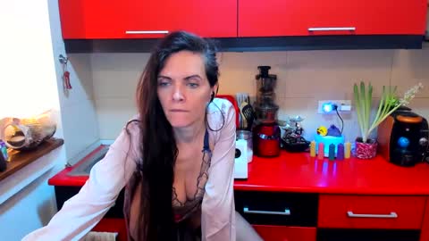 sexqueen1111 online show from February 20, 8:25 pm