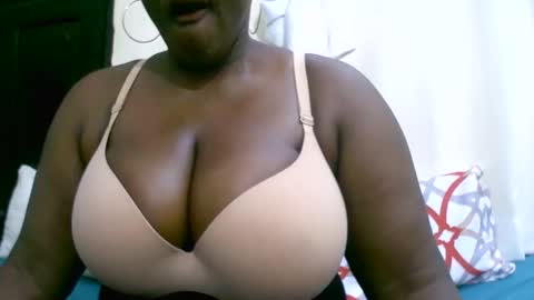 Snapshot of sexxi_ebony chatting on September 28, 1:12 am sexxi_ebony online show from September 28, 1:12 am
