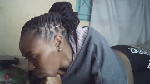 sexxy_curvy23 online show from July 13, 7:14 pm