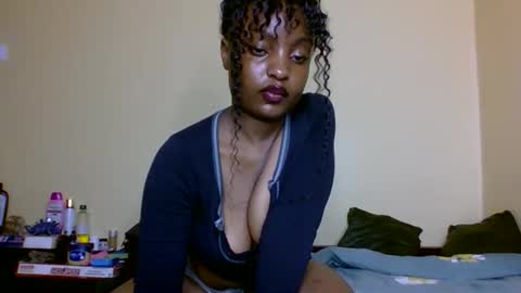 Snapshot of sexxy_daisyy chatting on October 17, 5:38 pm sexxy_daisyy online show from October 17, 5:38 pm