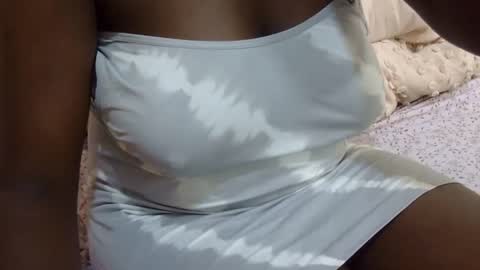 Snapshot of sexxy_maya1 chatting on October 13, 9:01 am sexxy_maya1 online show from October 13, 9:01 am