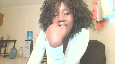 Snapshot of sexxy_thick_ebony chatting on September 17, 7:06 am Sweet doll online show from September 17, 7:06 am