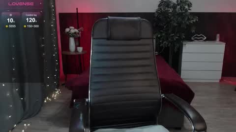 Alexia online show from October 31, 4:22 pm