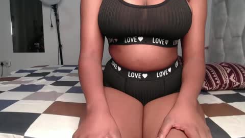 Snapshot of sexy_chocolata chatting on January 24, 8:34 am chocolata online show from January 24, 8:34 am