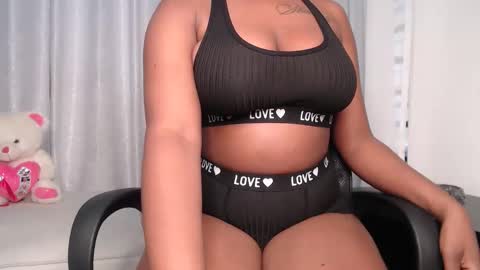 Snapshot of sexy_chocolata chatting on September 19, 11:31 am chocolata online show from September 19, 11:31 am