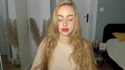 C o r a l i e online show from May 7, 7:01 am