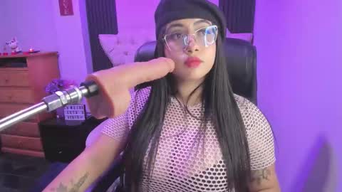  C R I S T A L  online show from February 1, 1:04 am