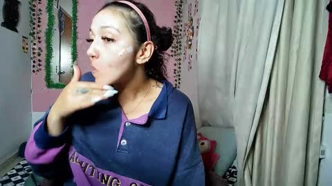 Snapshot of sexy_lolas chatting on October 1, 2:38 am sexy lolas online show from October 1, 2:38 am