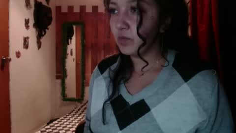 Snapshot of sexy_lolas chatting on December 9, 5:07 am sexy lolas online show from December 9, 5:07 am