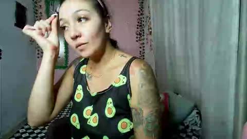 Snapshot of sexy_lolas chatting on October 10, 2:05 am sexy lolas online show from October 10, 2:05 am