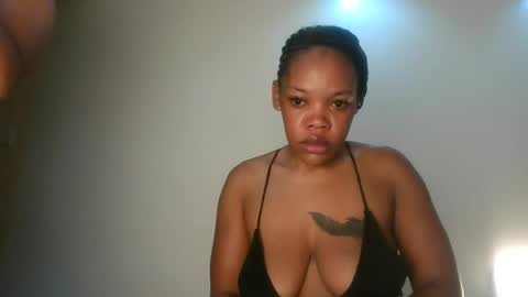 sexy_lyna online show from June 18, 3:19 am