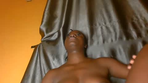 sexy_petitqueen online show from June 8, 4:13 am