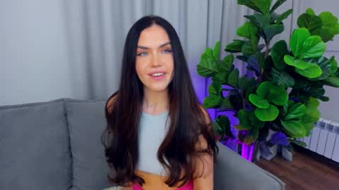 Snapshot of sexyangeloux chatting on October 3, 10:04 pm Lou online show from October 3, 10:04 pm