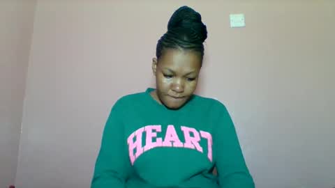 Snapshot of sexyapple2002 chatting on September 27, 8:10 am sexyapple2002 online show from September 27, 8:10 am