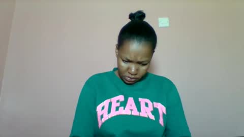 Snapshot of sexyapple2002 chatting on September 13, 7:27 am sexyapple2002 online show from September 13, 7:27 am