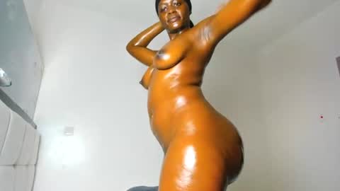 sexybootydoll online show from June 19, 5:16 pm