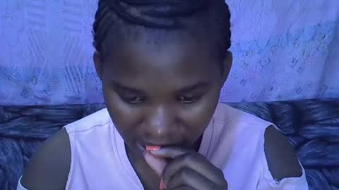 Snapshot of sexydoll002 chatting on October 1, 7:24 am sexydoll002 online show from October 1, 7:24 am