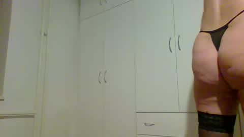 sexyfootlady online show from February 7, 1:37 pm