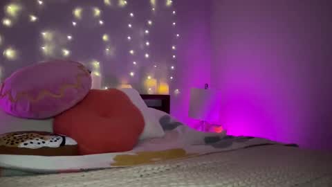 Snapshot of sexygoodvibebabe69 chatting on January 12, 7:32 am Ashley Love online show from January 12, 7:32 am