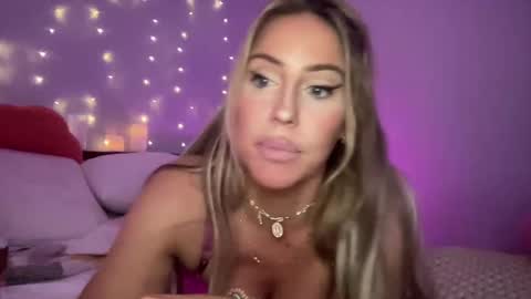Snapshot of sexygoodvibebabe69 chatting on January 11, 8:21 pm Ashley Love online show from January 11, 8:21 pm