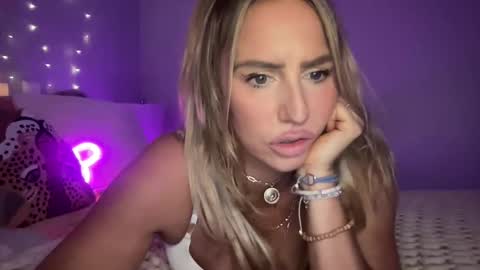 Snapshot of sexygoodvibebabe69 chatting on February 8, 8:31 am Ashley Love online show from February 8, 8:31 am