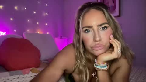 Snapshot of sexygoodvibebabe69 chatting on March 8, 8:51 am Ashley Love online show from March 8, 8:51 am