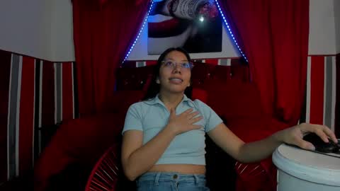 Snapshot of sexylaurita4u chatting on February 12, 12:01 pm laura online show from February 12, 12:01 pm