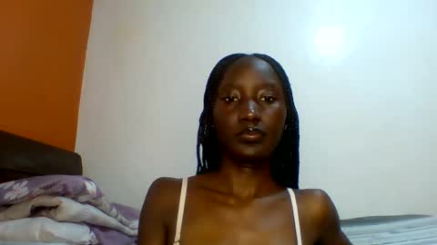 sexylucia5 online show from May 16, 10:36 am