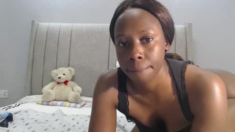 Snapshot of sexymonalisa1 chatting on February 5, 5:21 pm sexymonalisa1 online show from February 5, 5:21 pm