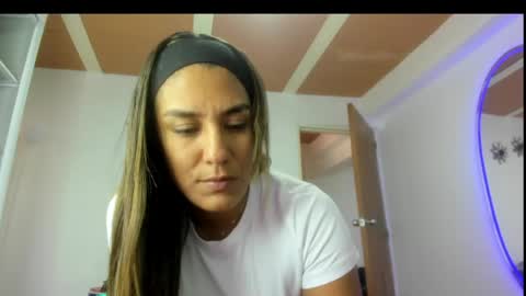 sexyskin8_xxx online show from April 14, 6:19 pm