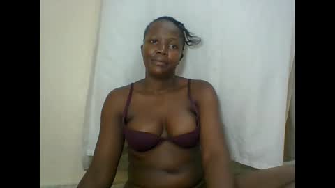 Snapshot of sexysleeky chatting on February 9, 11:04 pm PAULINE online show from February 9, 11:04 pm
