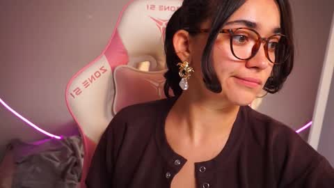 Lily  online show from November 19, 5:35 pm