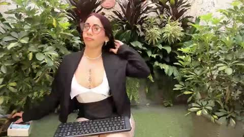 Snapshot of shaidy_scott chatting on February 2, 11:40 am shaidy_scott online show from February 2, 11:40 am