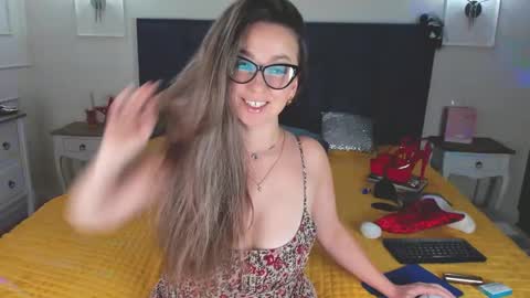 Snapshot of shana_power chatting on December 5, 3:15 am Svetlana ...........help me get 100 reactions before the end of the year Thumb up if you like me I appreciate it and thank you online show from December 5, 3:15 am