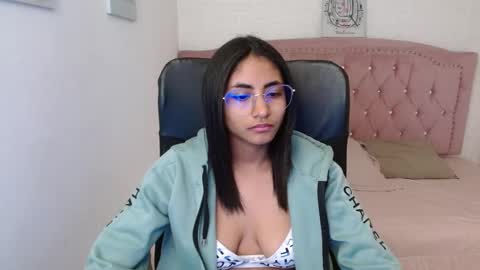 shanelle online show from February 18, 3:10 am