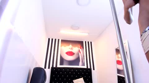 Snapshot of shanelle__ chatting on September 17, 1:42 pm S H A N E L L E online show from September 17, 1:42 pm