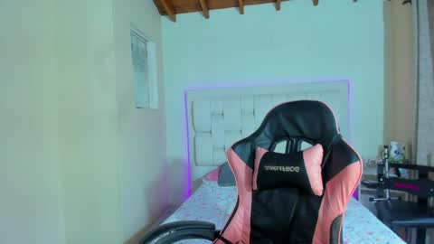 Shana online show from April 15, 2:39 pm