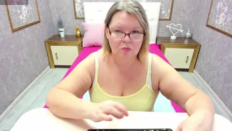 Snapshot of shannonshine chatting on December 22, 3:22 pm Shannon online show from December 22, 3:22 pm