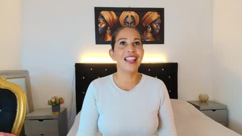  Shanon  online show from June 9, 7:35 pm