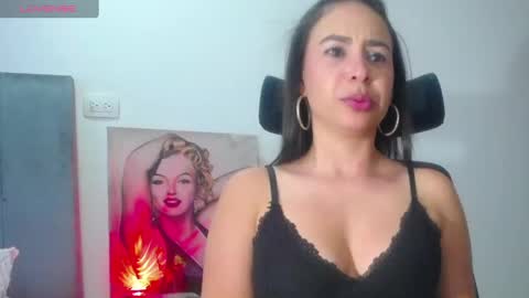 Snapshot of shantalhot69 chatting on January 15, 10:57 pm Shantal online show from January 15, 10:57 pm